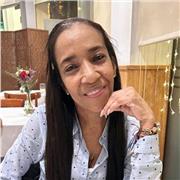 Empática, paciente, comprometida, organizada, comunicativa, adaptable, profesional, motivadora.